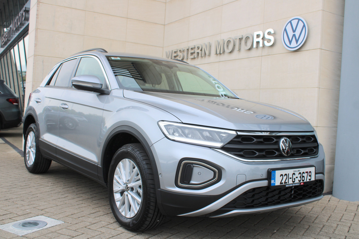 Volkswagen T-Roc New Model,Stunning Colour,Available immediately, "Life" Spec inc Privacy Glass,Digital Dash,LED Lights,Rear Camera,App Connect,Dual Climate Control + Much more, 1.6 tdi 116 Bhp