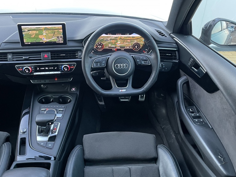 Audi A4 Black Edition 35 TDi 150 S tronic Auto Start/Stop