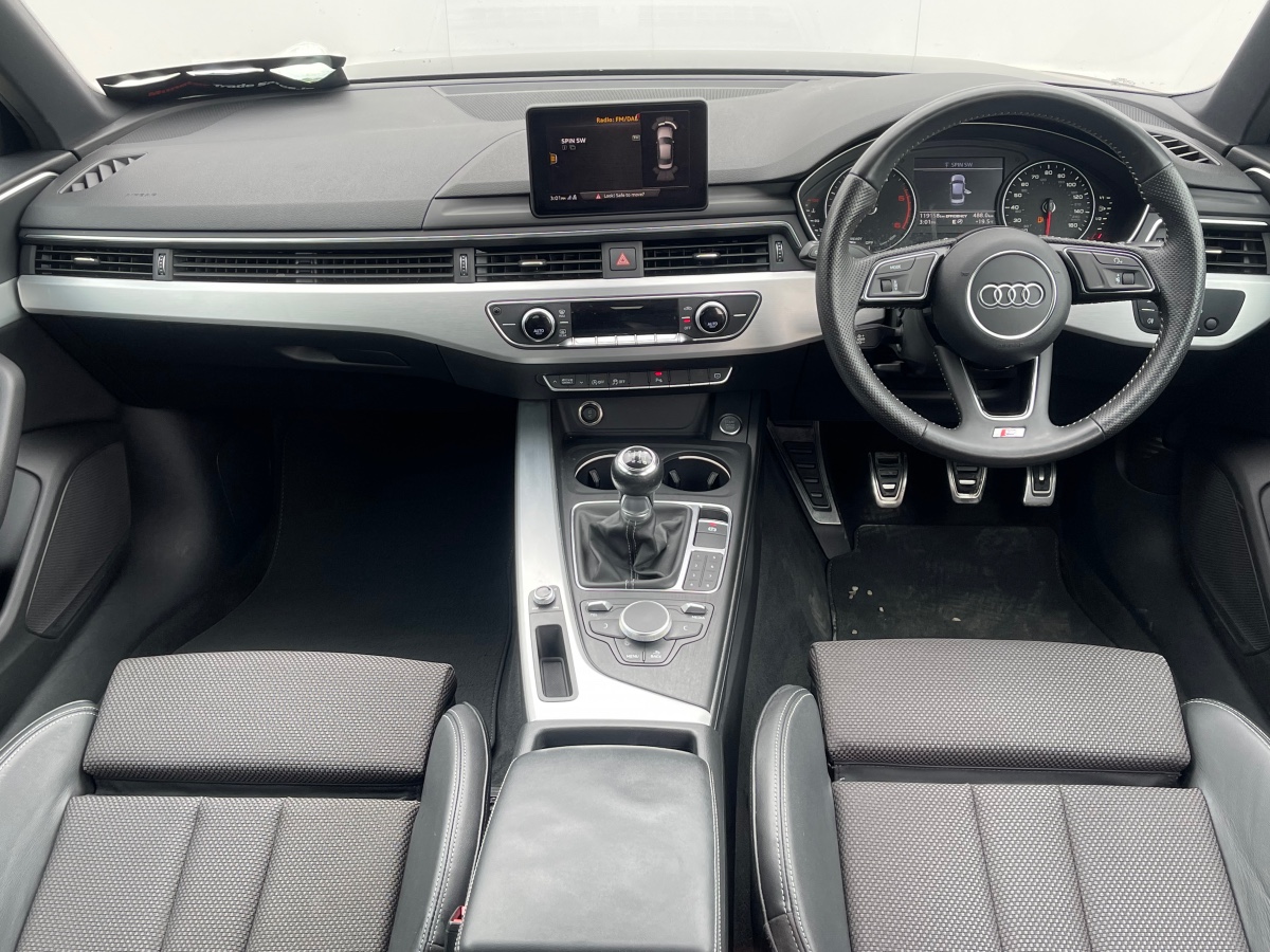 Audi A4 2.0 TDI 150HP S Line